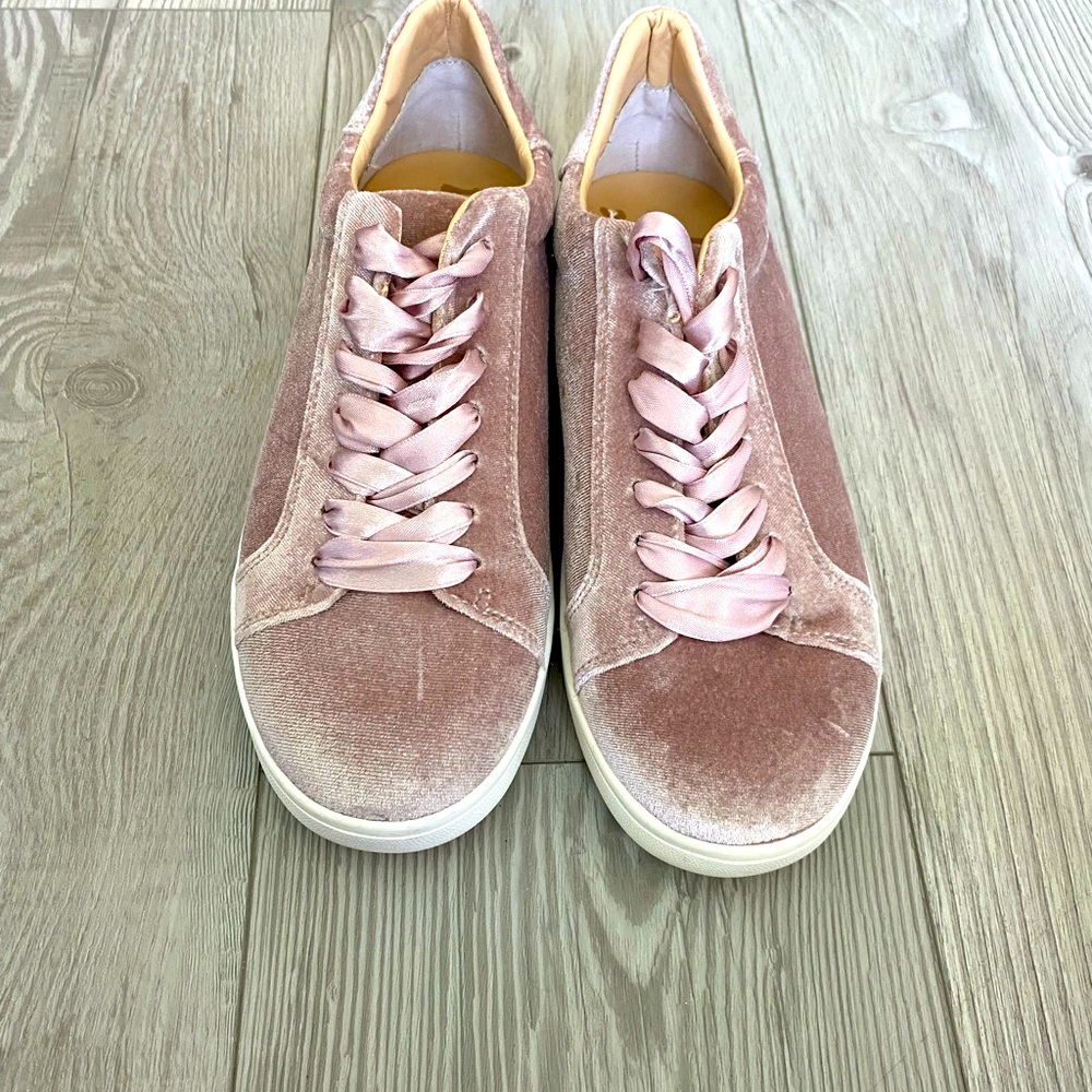 NEW!!! San Edelman Sueden Pink Shoes Size 6 1/2!!